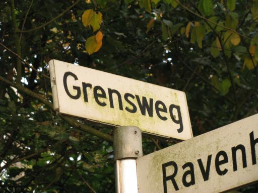Bord Grensweg/Ravenhorsterweg (Foto: Dick Waanders)
