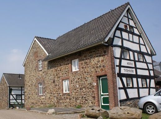 Huis uit kwartsietsteen (Foto: Hans Hermans)