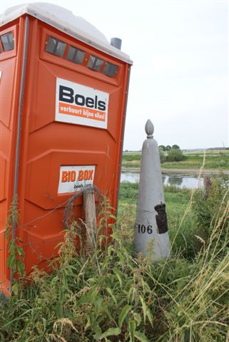 Smeermaas met verborgen grenszuil