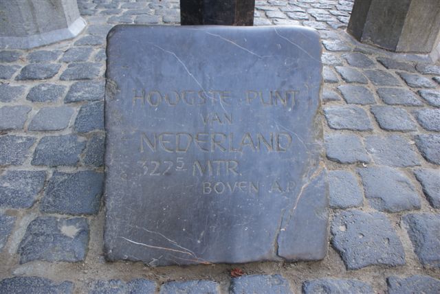 Inscriptie 322,5 MTR (Foto: Hans Hermans)