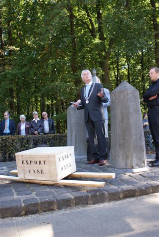 Burgemeester spreekt (Foto: Hans Hermans)