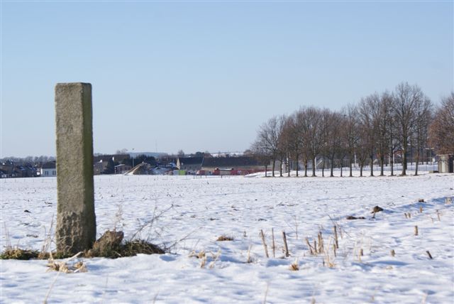 Paalsteen 209B, Overhuizen op achtergrond