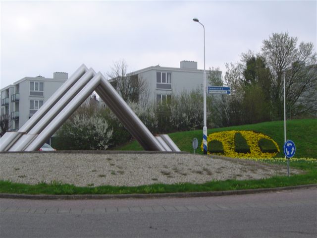 Rotonde in Vaals met drie buizen (Foto: Hans Hermans)