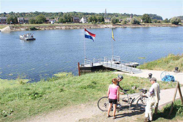 Pontje tussen Ternaaien en Eijsden.
