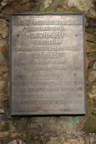Gedenkplaat op monument