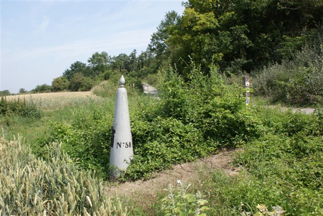 Paal met nr. 58