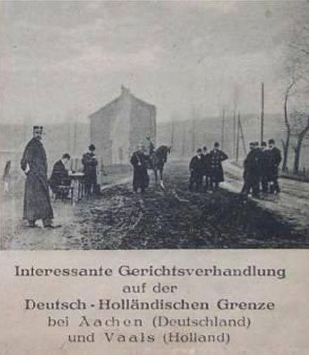 Z/W foto met tafeltje (Collectie Peter Sparla)