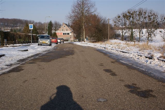 De Grensstraat met parkeerzone