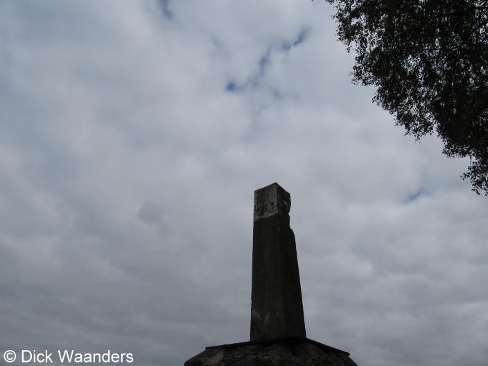 Steen en wolk (Foto: Dick Waanders)