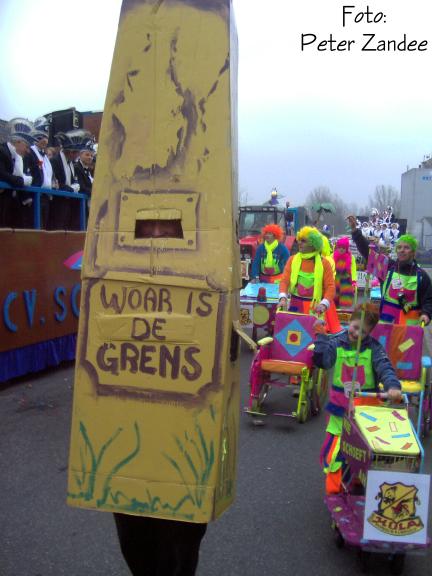 Carnavalsgrenspaal (Foto: Peter Zandee)