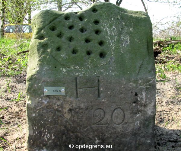 Met verwijzingsplaatje (Foto: Dick Waanders)