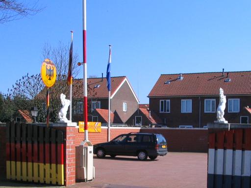 Poort en binnenplaats (Foto: Dick Waanders)