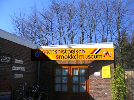De toegangsdeur (Foto: Dick Waanders)