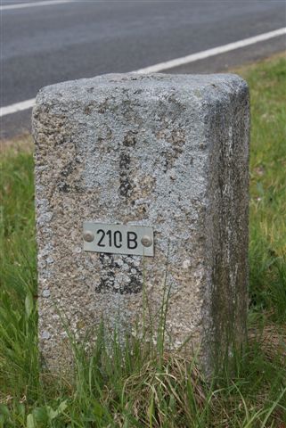 Steen met nummer 210B (Foto: Hans Hermans)