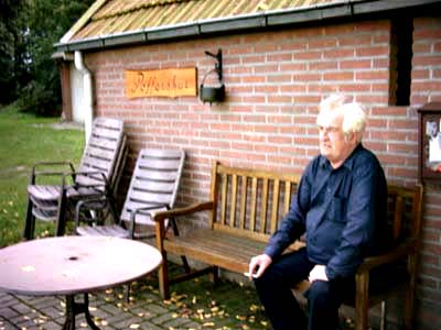 De Poffershut met de heer Roelofs (Foto: Aafke de Wijk)